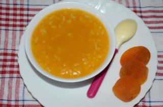 Детский рисовый суп с курагой